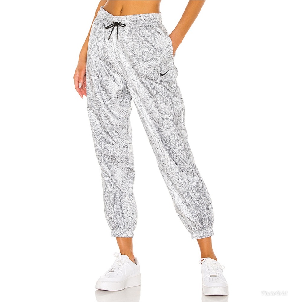 Nike Loose Fit Joggers